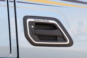 �й����� HOWO TS7�ؿ� 590���� 6X4 LNG�Զ���ǣ����(Һ��)(ZZ4257V424KF1LT)ͼƬ