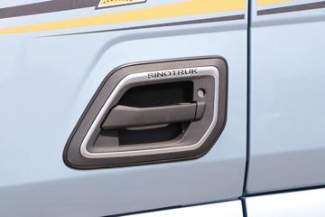 �й����� HOWO TS7�ؿ� 590���� 6X4 LNG�Զ���ǣ����(Һ��)(ZZ4257V424KF1LT)ͼƬ