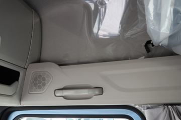 �й����� HOWO TS7�ؿ� 590���� 6X4 LNG�Զ���ǣ����(Һ��)(ZZ4257V424KF1LT)ͼƬ