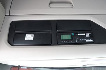 �й����� HOWO TS7�ؿ� 590���� 6X4 LNG�Զ���ǣ����(Һ��)(ZZ4257V424KF1LT)ͼƬ