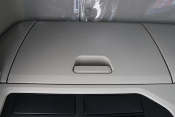 �й����� HOWO TS7�ؿ� 590���� 6X4 LNG�Զ���ǣ����(Һ��)(ZZ4257V424KF1LT)ͼƬ