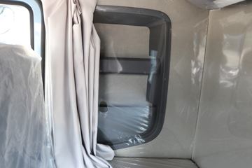 �й����� HOWO TS7�ؿ� 590���� 6X4 LNG�Զ���ǣ����(Һ��)(ZZ4257V424KF1LT)ͼƬ