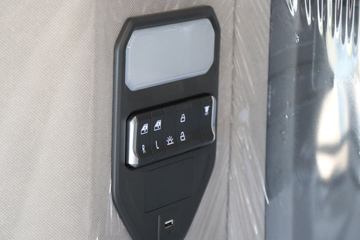 �й����� HOWO TS7�ؿ� 590���� 6X4 LNG�Զ���ǣ����(Һ��)(ZZ4257V424KF1LT)ͼƬ