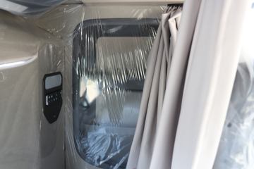 �й����� HOWO TS7�ؿ� 590���� 6X4 LNG�Զ���ǣ����(Һ��)(ZZ4257V424KF1LT)ͼƬ