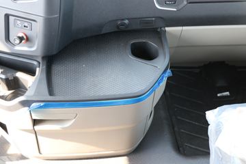 �й����� HOWO TS7�ؿ� 590���� 6X4 LNG�Զ���ǣ����(Һ��)(ZZ4257V424KF1LT)ͼƬ