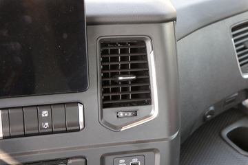 �й����� HOWO TS7�ؿ� 590���� 6X4 LNG�Զ���ǣ����(Һ��)(ZZ4257V424KF1LT)ͼƬ