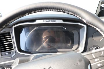 �й����� HOWO TS7�ؿ� 590���� 6X4 LNG�Զ���ǣ����(Һ��)(ZZ4257V424KF1LT)ͼƬ