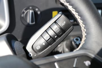 �й����� HOWO TS7�ؿ� 590���� 6X4 LNG�Զ���ǣ����(Һ��)(ZZ4257V424KF1LT)ͼƬ