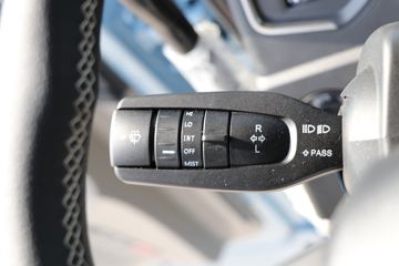 �й����� HOWO TS7�ؿ� 590���� 6X4 LNG�Զ���ǣ����(Һ��)(ZZ4257V424KF1LT)ͼƬ