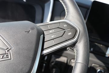 �й����� HOWO TS7�ؿ� 590���� 6X4 LNG�Զ���ǣ����(Һ��)(ZZ4257V424KF1LT)ͼƬ