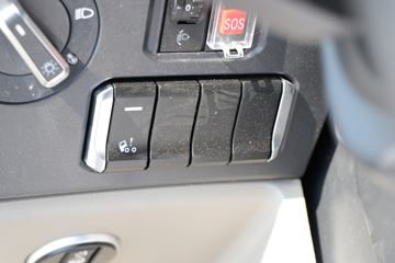 �й����� HOWO TS7�ؿ� 590���� 6X4 LNG�Զ���ǣ����(Һ��)(ZZ4257V424KF1LT)ͼƬ