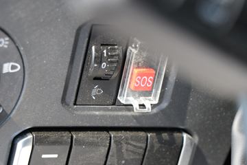 �й����� HOWO TS7�ؿ� 590���� 6X4 LNG�Զ���ǣ����(Һ��)(ZZ4257V424KF1LT)ͼƬ