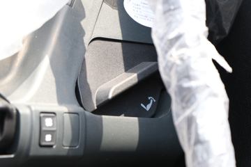 �й����� HOWO TS7�ؿ� 590���� 6X4 LNG�Զ���ǣ����(Һ��)(ZZ4257V424KF1LT)ͼƬ