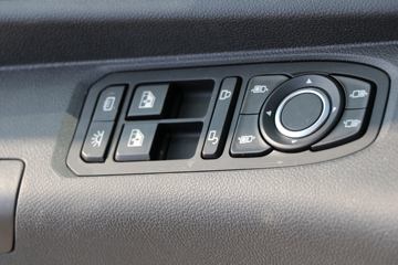 �й����� HOWO TS7�ؿ� 590���� 6X4 LNG�Զ���ǣ����(Һ��)(ZZ4257V424KF1LT)ͼƬ