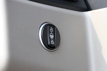 �й����� HOWO TS7�ؿ� 590���� 6X4 LNG�Զ���ǣ����(Һ��)(ZZ4257V424KF1LT)ͼƬ