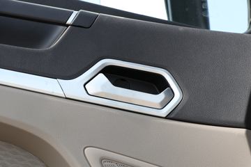 �й����� HOWO TS7�ؿ� 590���� 6X4 LNG�Զ���ǣ����(Һ��)(ZZ4257V424KF1LT) ����ͼƬ