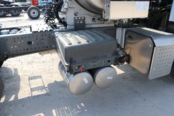 �й����� HOWO TS7�ؿ� 590���� 6X4 LNG�Զ���ǣ����(Һ��)(ZZ4257V424KF1LT)ͼƬ