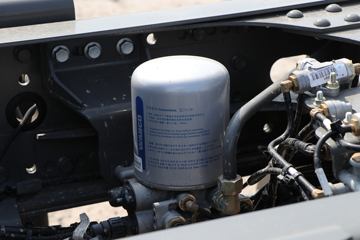 �й����� HOWO TS7�ؿ� 590���� 6X4 LNG�Զ���ǣ����(Һ��)(ZZ4257V424KF1LT)ͼƬ