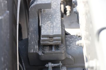 �й����� HOWO TS7�ؿ� 590���� 6X4 LNG�Զ���ǣ����(Һ��)(ZZ4257V424KF1LT)ͼƬ