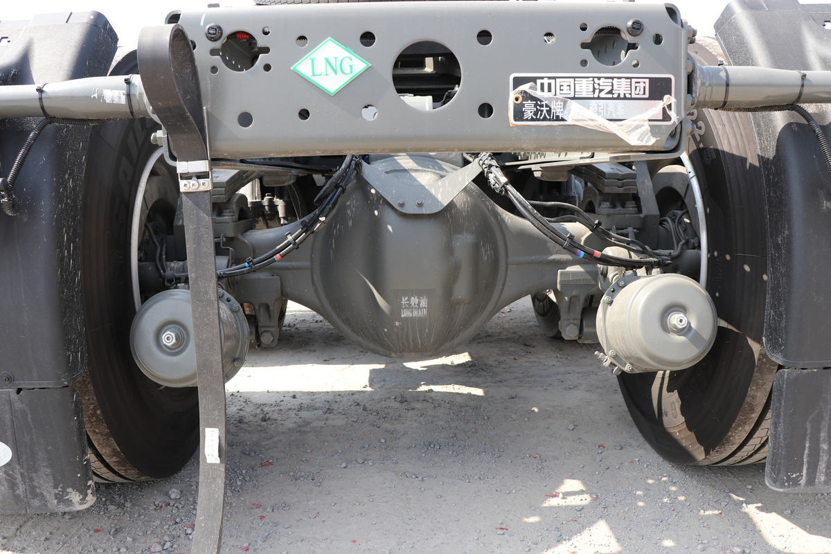 干线标载创富利器 重汽HOWO TS7 590马力LNG牵引车深度解析