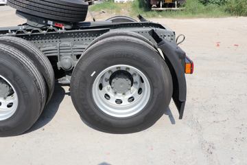 �й����� HOWO TS7�ؿ� 590���� 6X4 LNG�Զ���ǣ����(Һ��)(ZZ4257V424KF1LT)ͼƬ