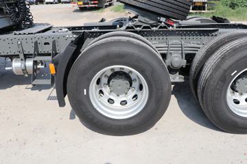 �й����� HOWO TS7�ؿ� 590���� 6X4 LNG�Զ���ǣ����(Һ��)(ZZ4257V424KF1LT)ͼƬ