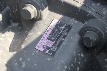 �й����� HOWO TS7�ؿ� 590���� 6X4 LNG�Զ���ǣ����(Һ��)(ZZ4257V424KF1LT)ͼƬ