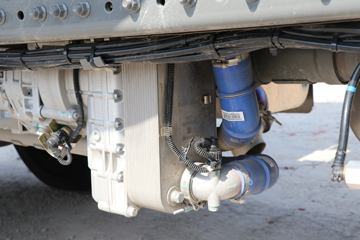 �й����� HOWO TS7�ؿ� 590���� 6X4 LNG�Զ���ǣ����(Һ��)(ZZ4257V424KF1LT)ͼƬ