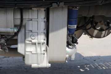 �й����� HOWO TS7�ؿ� 590���� 6X4 LNG�Զ���ǣ����(Һ��)(ZZ4257V424KF1LT)ͼƬ