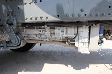 �й����� HOWO TS7�ؿ� 590���� 6X4 LNG�Զ���ǣ����(Һ��)(ZZ4257V424KF1LT)ͼƬ