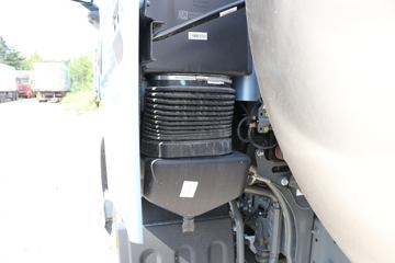 �й����� HOWO TS7�ؿ� 590���� 6X4 LNG�Զ���ǣ����(Һ��)(ZZ4257V424KF1LT)ͼƬ