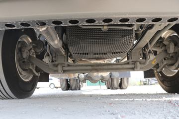 �й����� HOWO TS7�ؿ� 590���� 6X4 LNG�Զ���ǣ����(Һ��)(ZZ4257V424KF1LT)ͼƬ