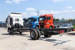 中国重汽 HOWO MAX 290马力 4X2 9.6米AMT自动档厢式载货车(ZZ5187XXYN711KF1B-1)