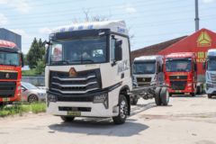中国重汽 HOWO MAX 290马力 4X2 9.6米AMT自动档厢式载货车(ZZ5187XXYN711KF1B-1)