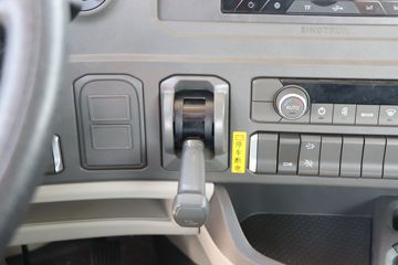 �й����� HOWO MAX 290���� 4X2 9.6��AMT�Զ�����ʽ�ػ���(ZZ5187XXYN711KF1B-1)ͼƬ