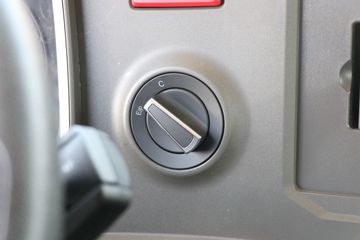 �й����� HOWO MAX 290���� 4X2 9.6��AMT�Զ�����ʽ�ػ���(ZZ5187XXYN711KF1B-1)ͼƬ