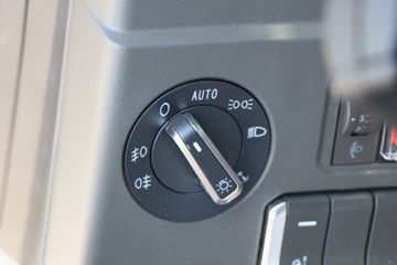 �й����� HOWO MAX 290���� 4X2 9.6��AMT�Զ�����ʽ�ػ���(ZZ5187XXYN711KF1B-1)ͼƬ