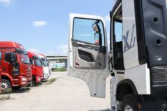 中国重汽 HOWO MAX 290马力 4X2 9.6米AMT自动档厢式载货车(ZZ5187XXYN711KF1B-1)