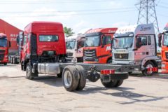 中国重汽 豪沃MATE 240马力 4X2 6.75米仓栅式载货车