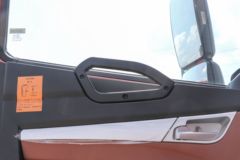 中国重汽 豪沃MATE 240马力 4X2 6.75米仓栅式载货车