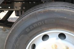 中国重汽 豪沃MATE 240马力 4X2 6.75米仓栅式载货车