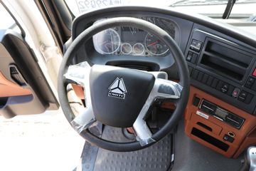 �й����� ����MATE 240���� 4X2 9.65����ʽ�ػ���ͼƬ