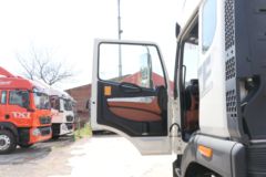 中国重汽 豪沃MATE 240马力 4X2 9.65米厢式载货车(ZZ5187XXYK711JF1)
