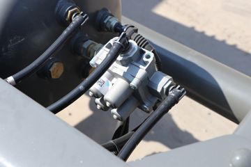 �й����� ����MATE 240���� 4X2 9.65����ʽ�ػ���ͼƬ