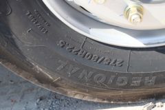 中国重汽 豪沃MATE 240马力 4X2 9.65米厢式载货车(ZZ5187XXYK711JF1)