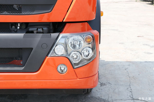 豪沃TX7290马力 4X2 9.6米翼开启厢式载货车