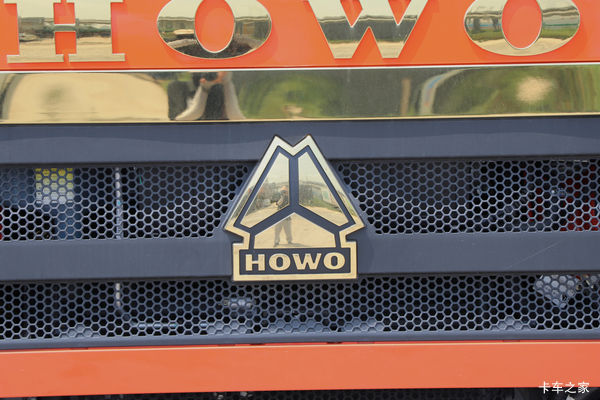 豪沃TX7290马力 4X2 9.6米翼开启厢式载货车