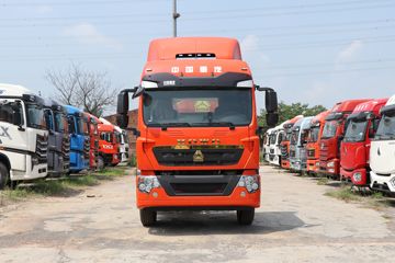 中国重汽 HOWO TX7 旗舰版 7.4L柴油 330马力 4X2 中国重汽12档 6.8米仓栅式载货车