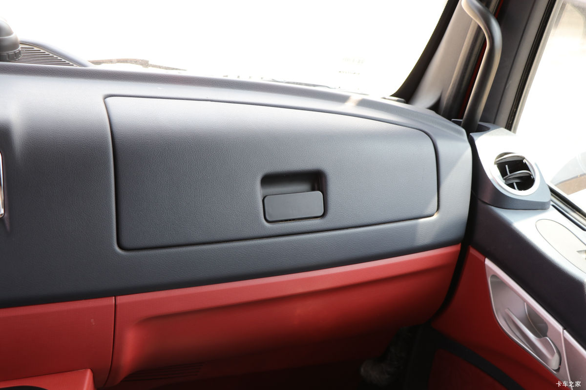 �й����� HOWO TX7 290���� 4X2 9.6��AMT�Զ�����ʽ�ػ�����ʻ��                                               