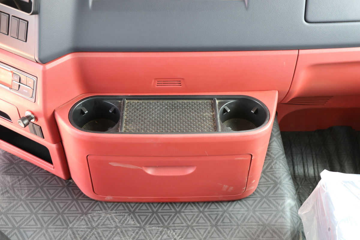 �й����� HOWO TX7 290���� 4X2 9.6��AMT�Զ�����ʽ�ػ�����ʻ��                                               